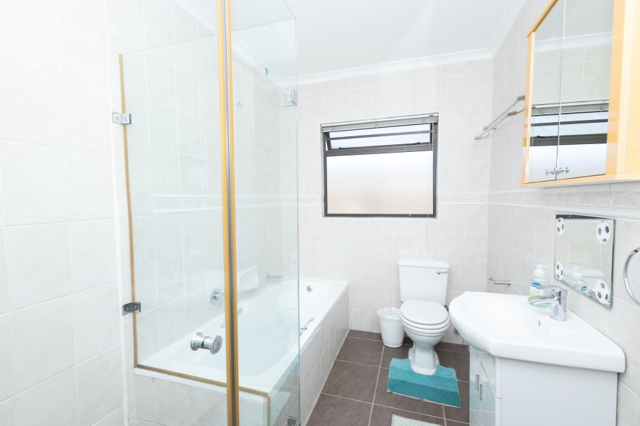 4 Bedroom Property for Sale in Flamingo Vlei Western Cape